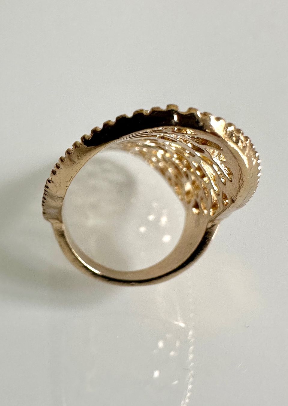 Anelli: Messingfarbiger Ring mit Gitteroptik – Usato da Bern venduto da Fraeuleinhonig 8