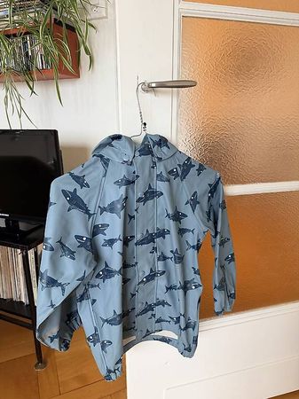 Veste de pluie enfant  taille 120 / 67 ans
