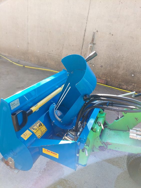 Schneefräse zu Avant/Multione Hoflader (Gebraucht) in für CHF 599 – nur
