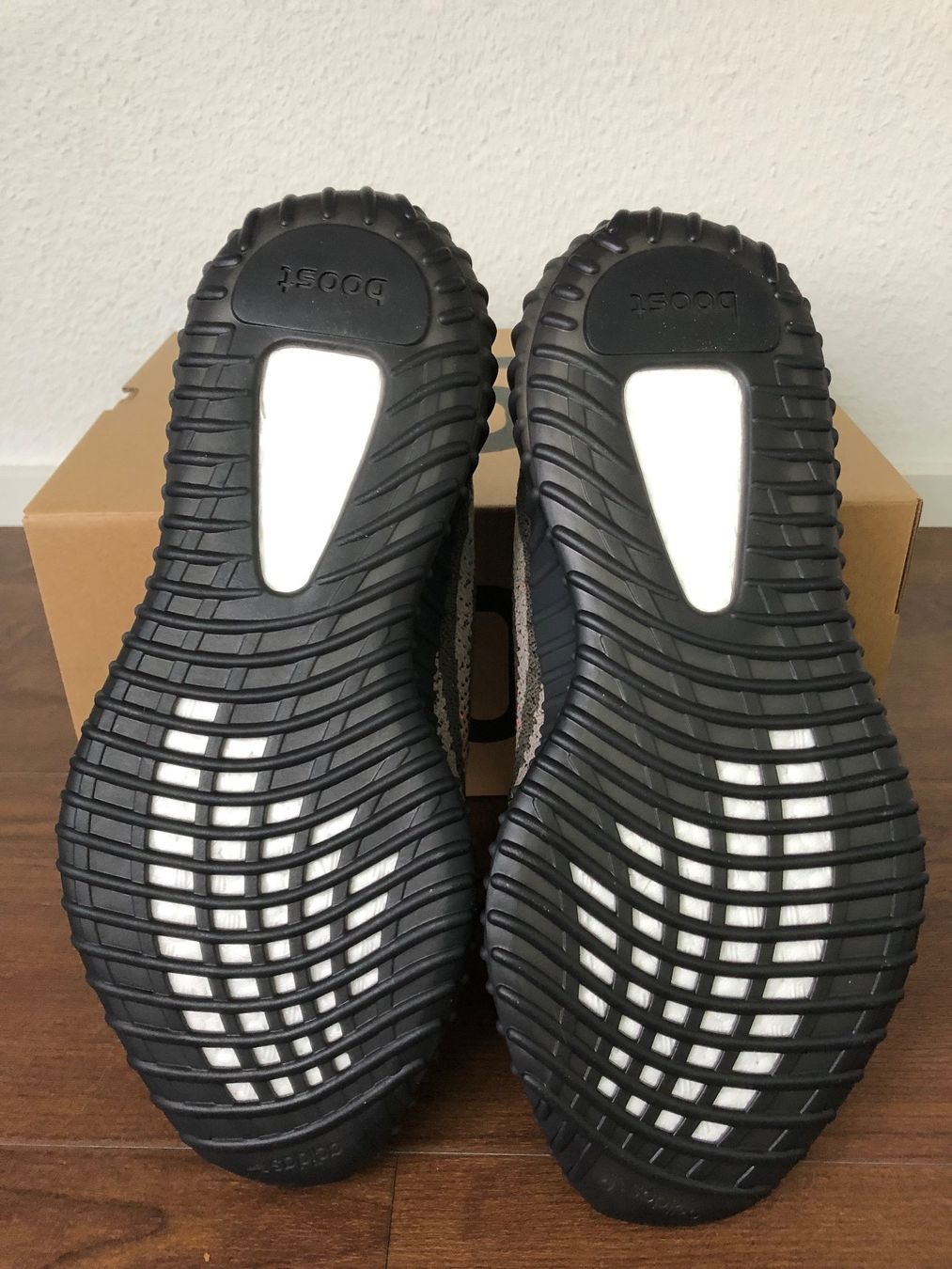 Adidas Herrenschuhe: Yeezy Boost 350 v2 beluga – Neu und originalverpackt aus Baar von tortuga72 3