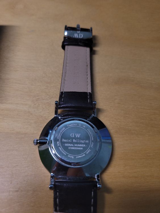 Daniel Wellington Watch SN 01080226835 Comprare su Ricardo