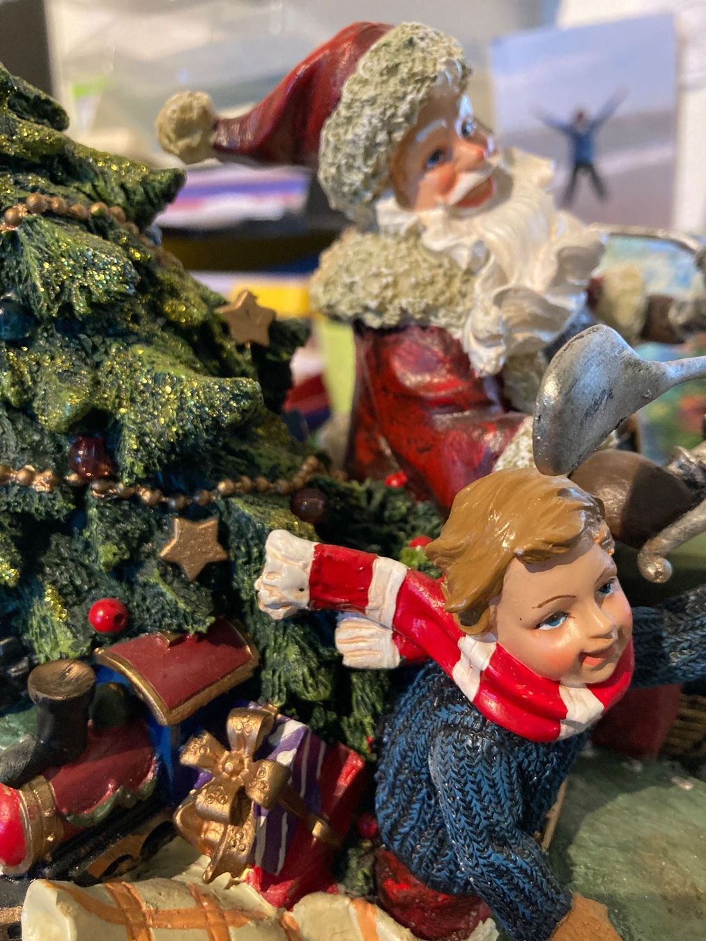 Spieldosen: Musikdose Weihnachtsmann auf Motorrad mit Baum – Gebraucht aus Mönchaltorf von Tschibi 6