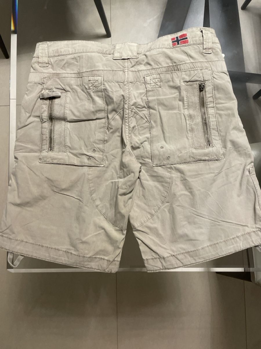 Napapijri Pantalons: Short Napapijri – D'occasion à Plan-les-Ouates par lib_vw7b 3