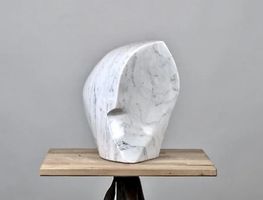Marmor - Skulptur / Halbseitig von KLAUS NEUMANN 2021  (KN5)