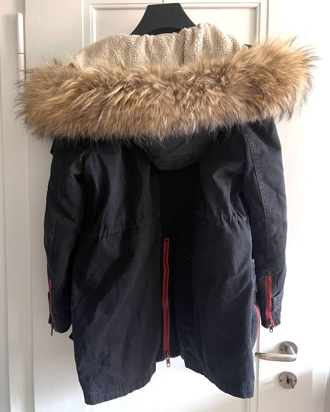 Vestes: Yeou-ya Black parka with red zippers – D'occasion à Zürich par aliiix 6