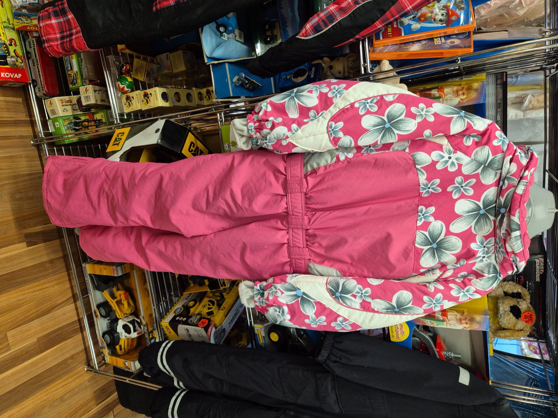 Completi: Skidress pink gr 128 – Usato da Schwarzenburg venduto da Flamingo07 1