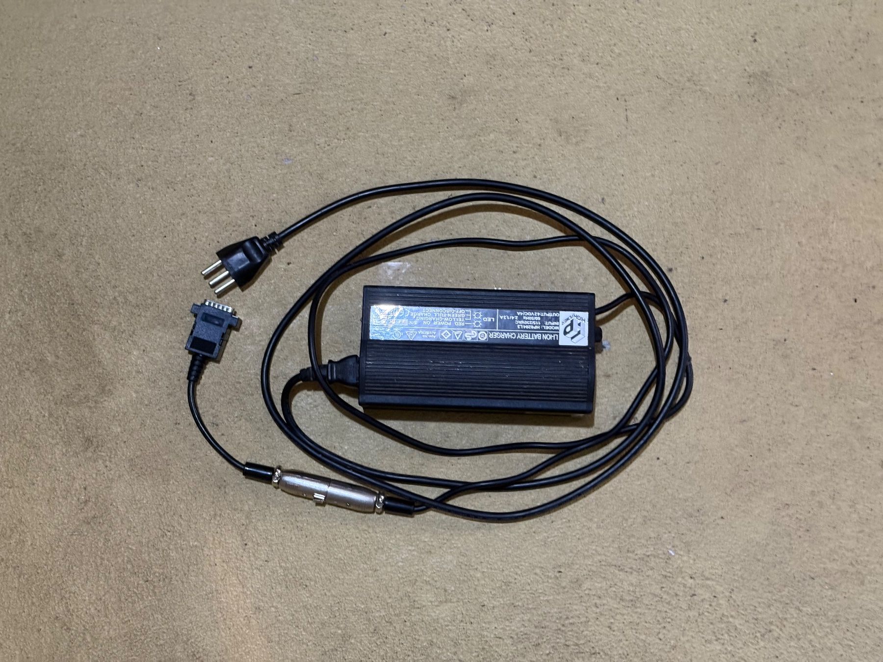 Caricabatterie: Orginal Stromer ST1 Ladegerät inklusive Adapter – Usato da Hubersdorf venduto da Gewonnen 4