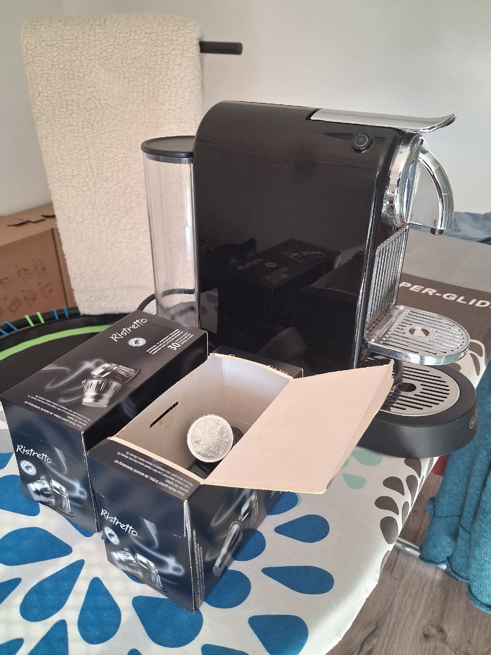 De'Longhi Kaffeemaschinen & Espressomaschinen: De Longhi Nespressomaschine – Gebraucht aus Bretzwil von 2cv0 3