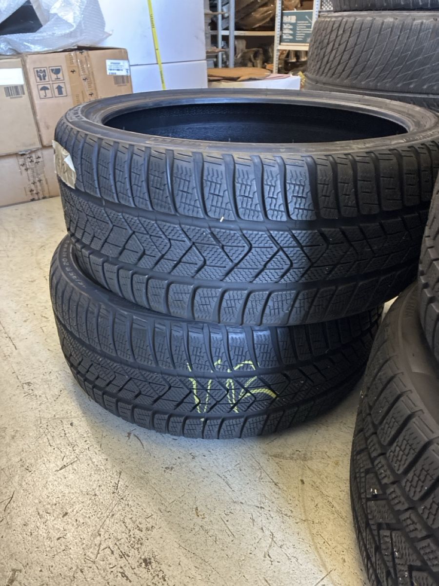 Pirelli Pneus & Kompletträder: Winterreifensatz Pirelli Ferrari – Gebraucht aus Stein AR von Leirer_Stein 2