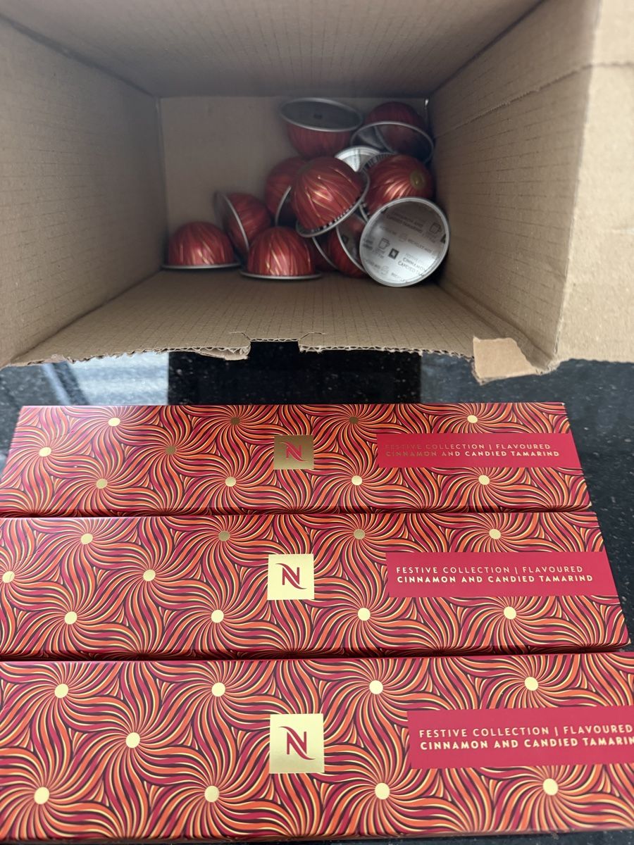 Nespresso Cibi & Specialità: Nespresso Festive Collection capsule vertuo  – Nuovo e nell'imballaggio originale da Losone venduto da lis_8rfv