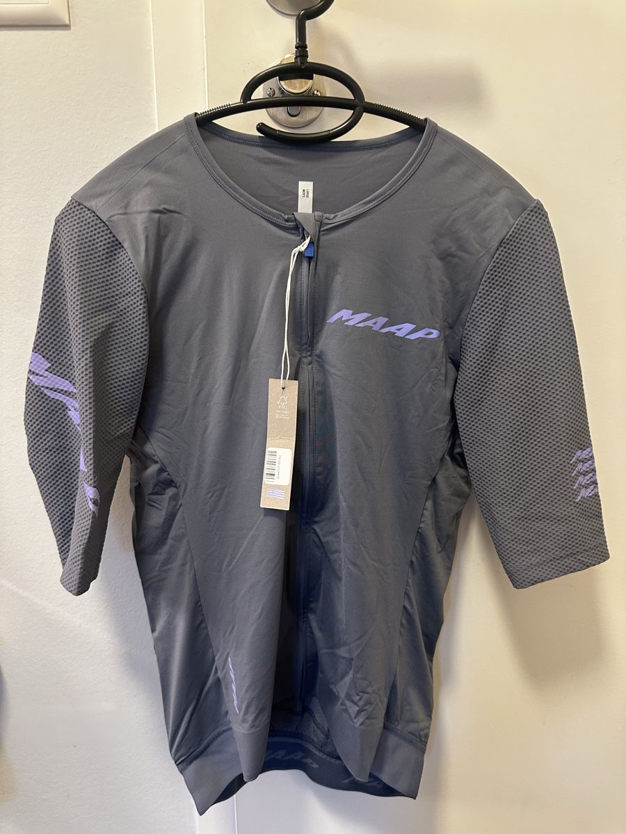 Leibchen & Hosen: MAAP Emerge Jersey  – Neu und originalverpackt aus Carouge GE von cytoplan 2
