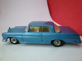 DINKY TOYS - Mercedes 300SE - hblau - schöner Zustand