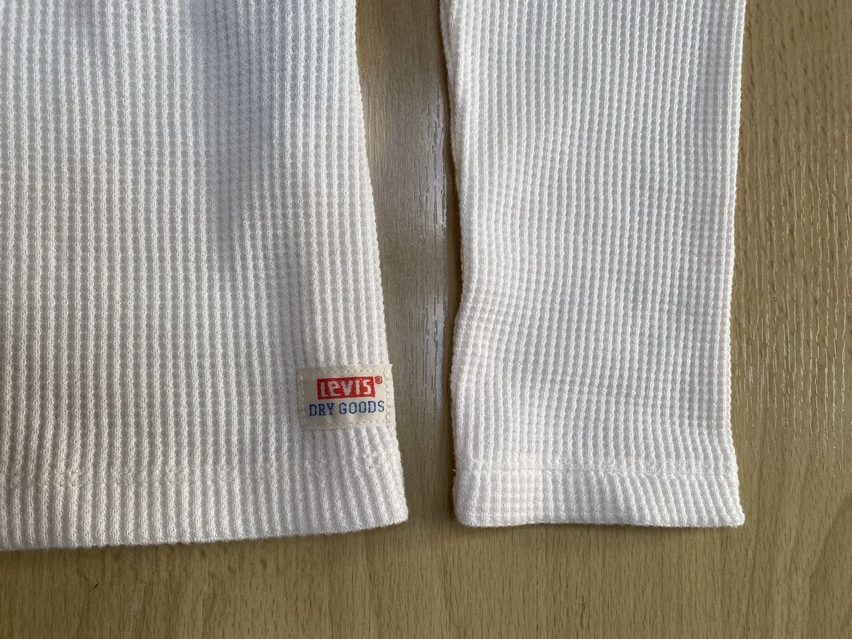 Levi's Pullover & Sweatshirts: Pullover Levi's cremeweiss Gr. M Neu – Neu und originalverpackt aus Buochs von H16 2