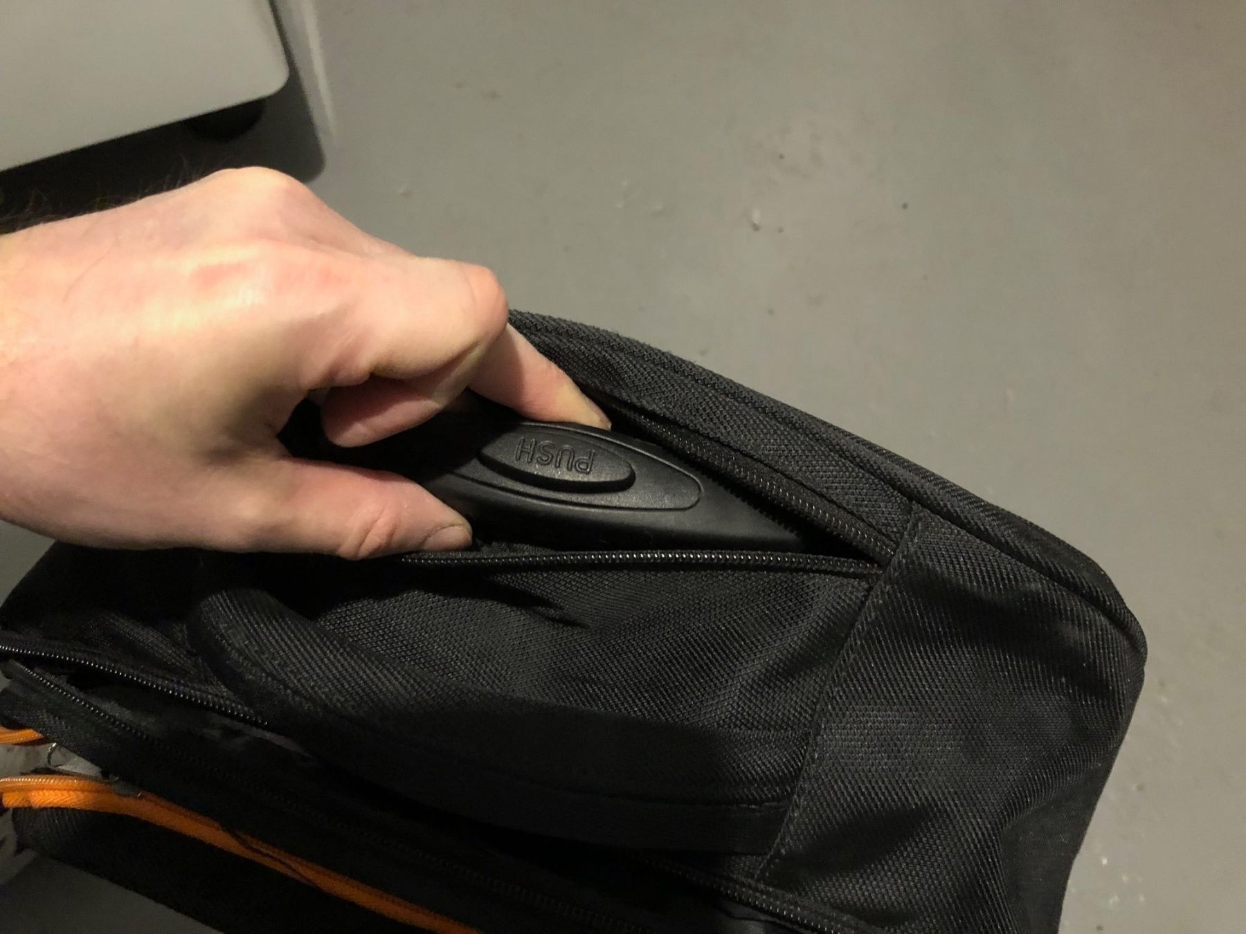 Valigie: Rolltasche schwarz/orange – Usato da Buchs SG venduto da Handyman77 5