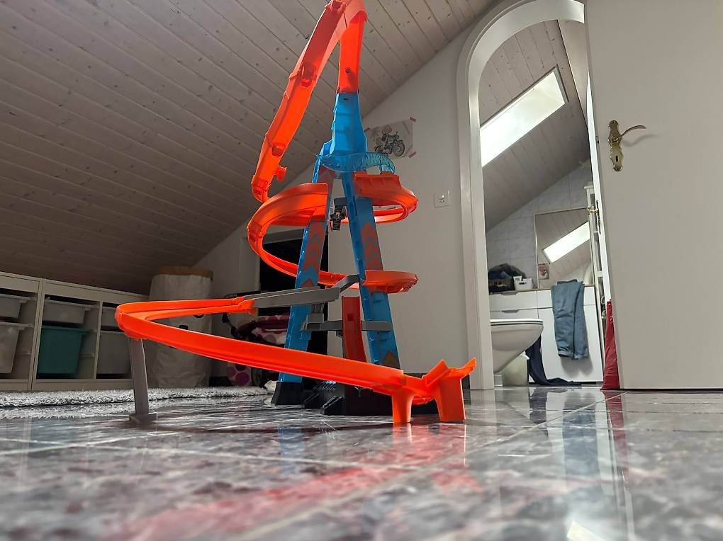 Hot Wheels Giocattoli: Hot Wheels Bahn / Turm – Usato da Aarau venduto da tasa83