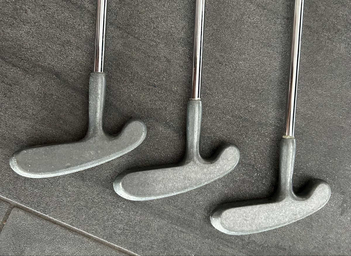 Mazze & Set: Minigolf Schläger 3 Stück mit diversen Bällen – Usato da Suhr venduto da Clazas 5