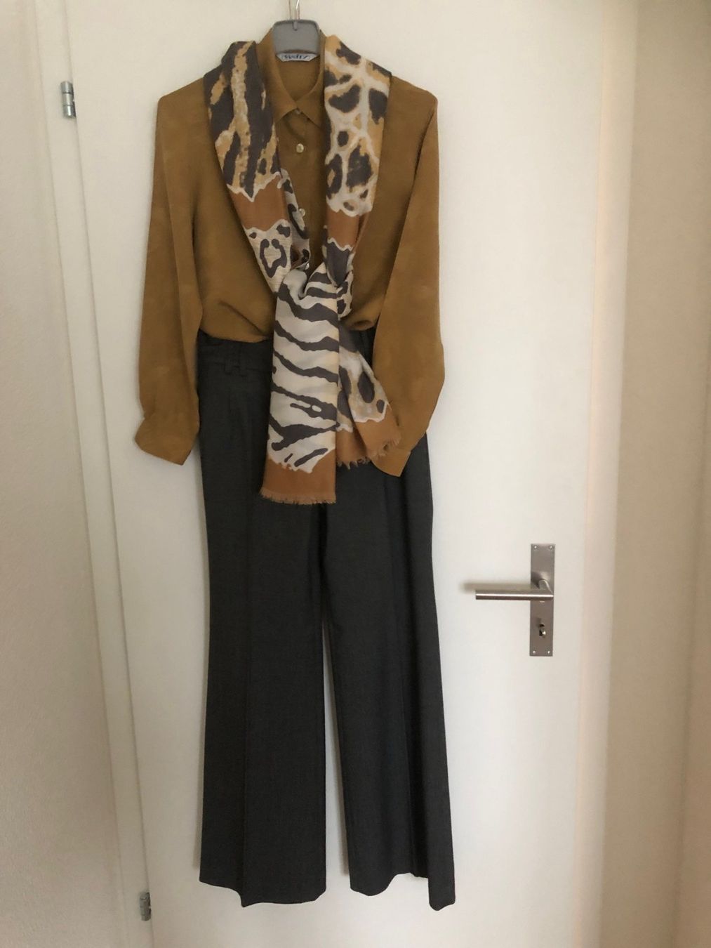 Kleiderpakete: Bluse 100% CUPRO und Hose, Gr. 38, Schaltuch gratis – Gebraucht aus Hergiswil NW von redrose51 1