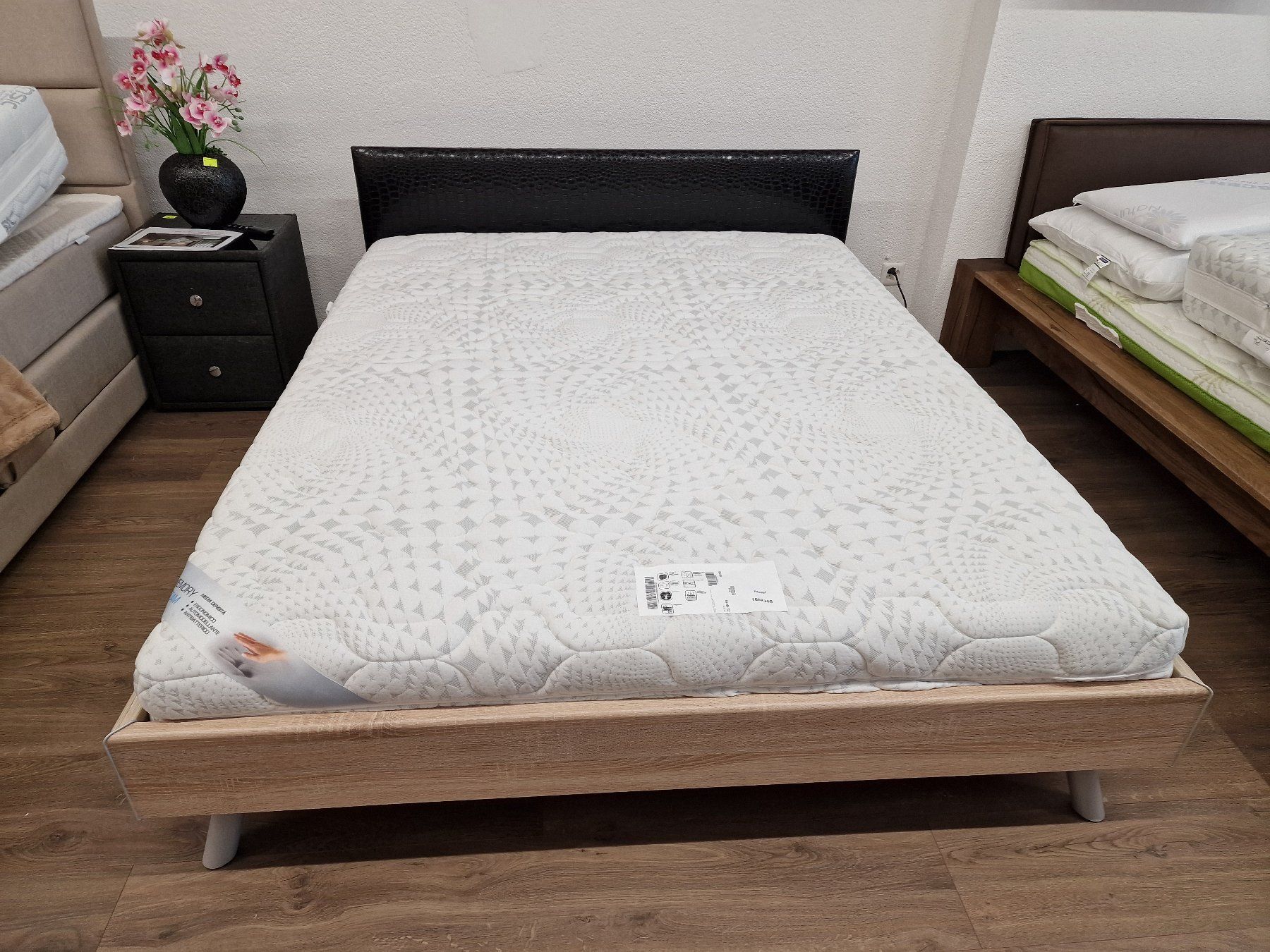 Letti: Schönes Bett mit Kroko- Kopfteil – Nuovo e nell'imballaggio originale da Oensingen venduto da directshop24 2