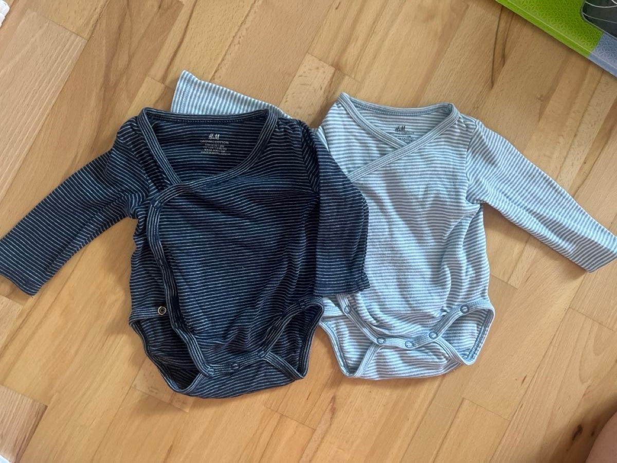 H&M Lotti & Set di vestiti: Body langarm H&M gestreift Grösse 56 2er Set – Usato da Zürich venduto da Jakomo007