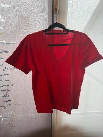 T-shirt femme rouge vif col V – Taille 38