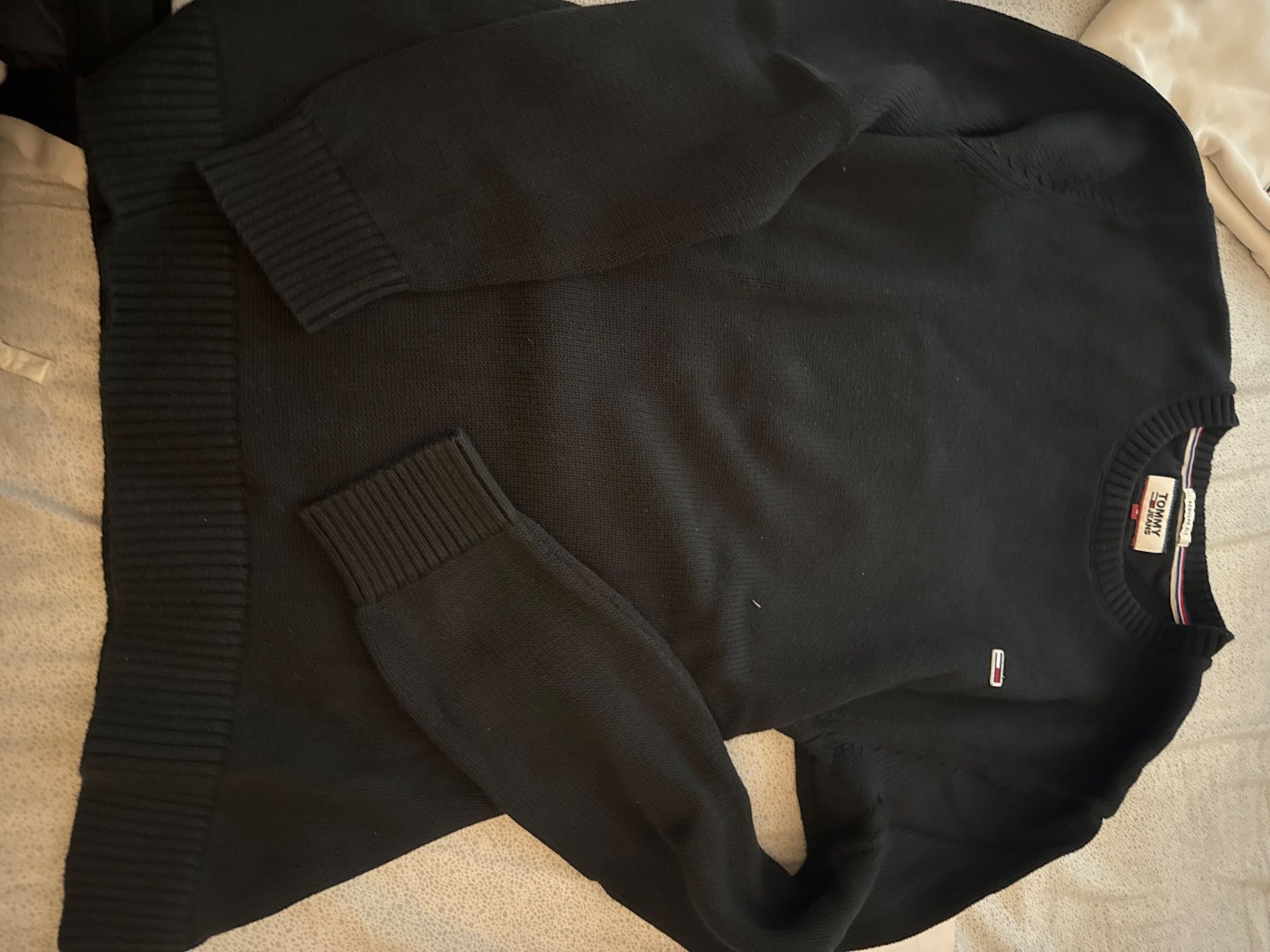 Tommy Hilfiger Pullover & Sweatshirts: Tommy Jeans StrickPullover Gr. S ,schwarz, guter Zustand – Gebraucht aus Oberwil BL von Zenga60 2