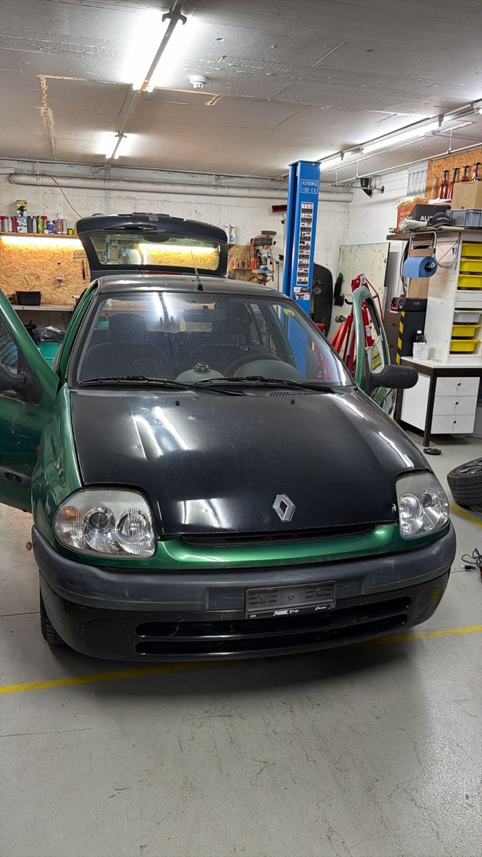 Renault Automobili: Renault Clio 2 Teileträger – Usato da Giswil venduto da Stue7