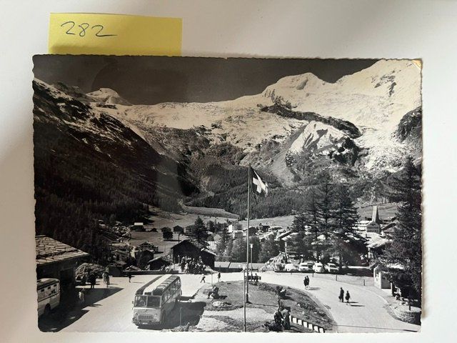Cartoline postali: Ansichtskarte Saas-Fee 1790 m Auto-Post und Parkplatz, 1960 – Usato da Niederwil AG venduto da dahu75