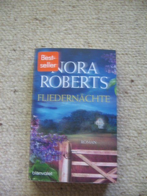 Bücher: Nora Roberts Fliedernächte – Gebraucht aus Reitnau von Bab0