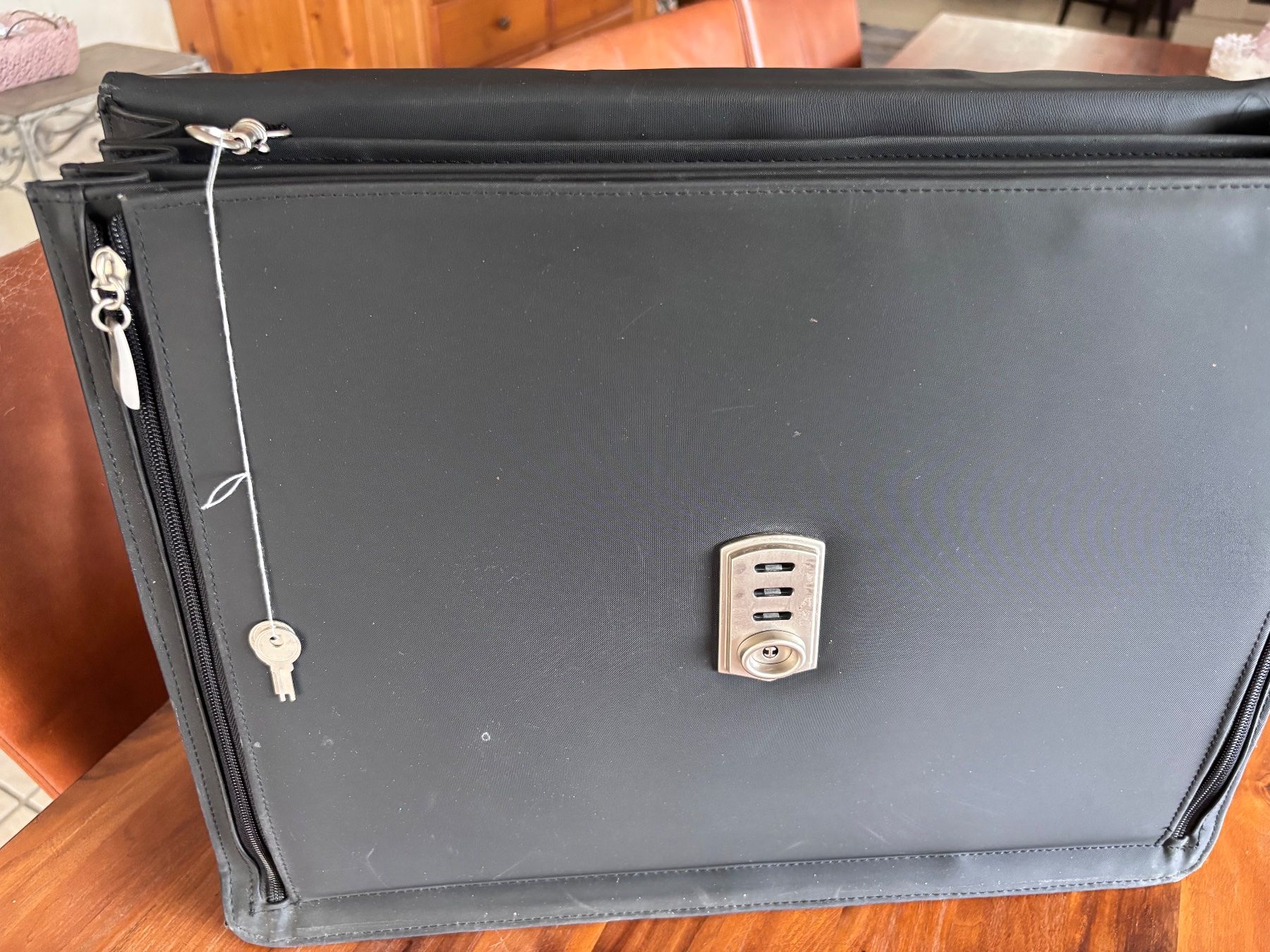Valises & Sacs: Aktentasche schwarz abschliessbar – D'occasion à Balsthal par Uroby 2