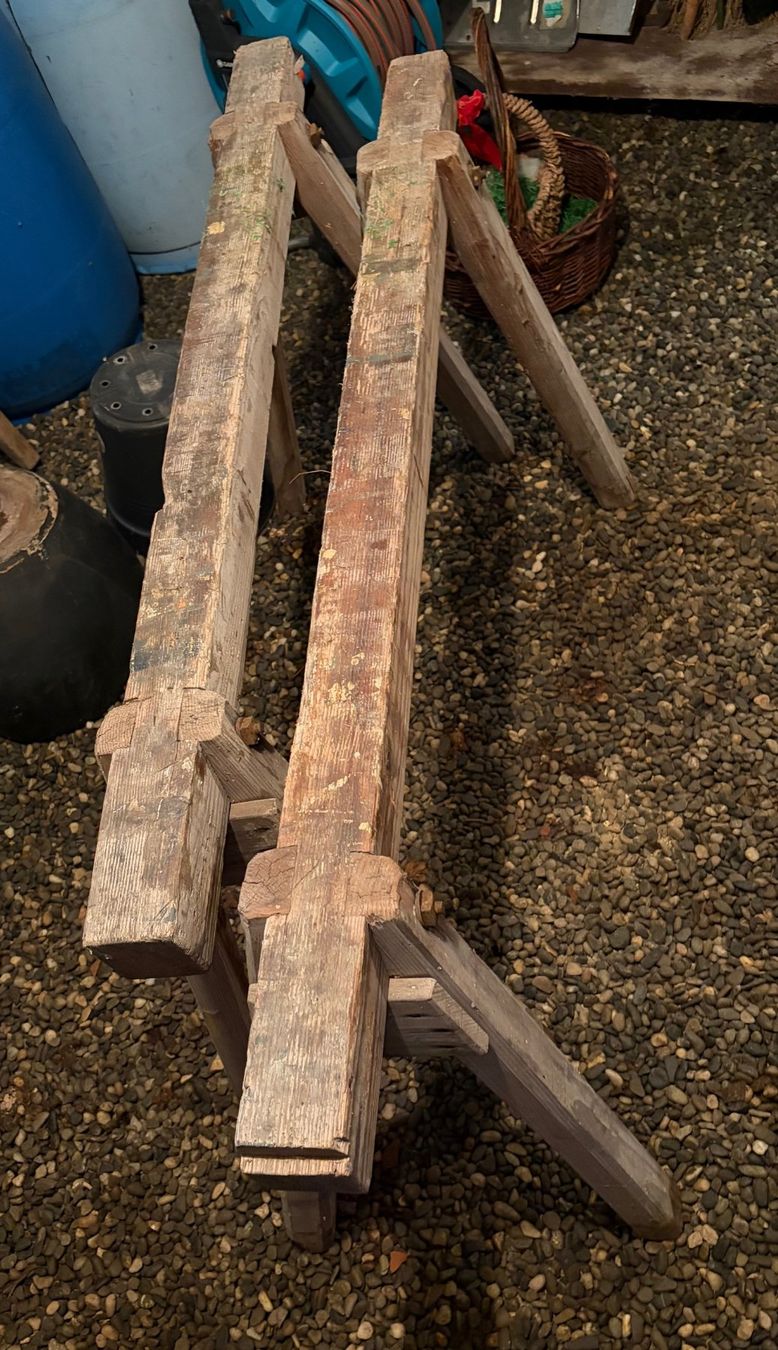 Alle Werkzeuge: 2 Malerböcke aus Holz – Gebraucht aus Aarwangen von concorde58