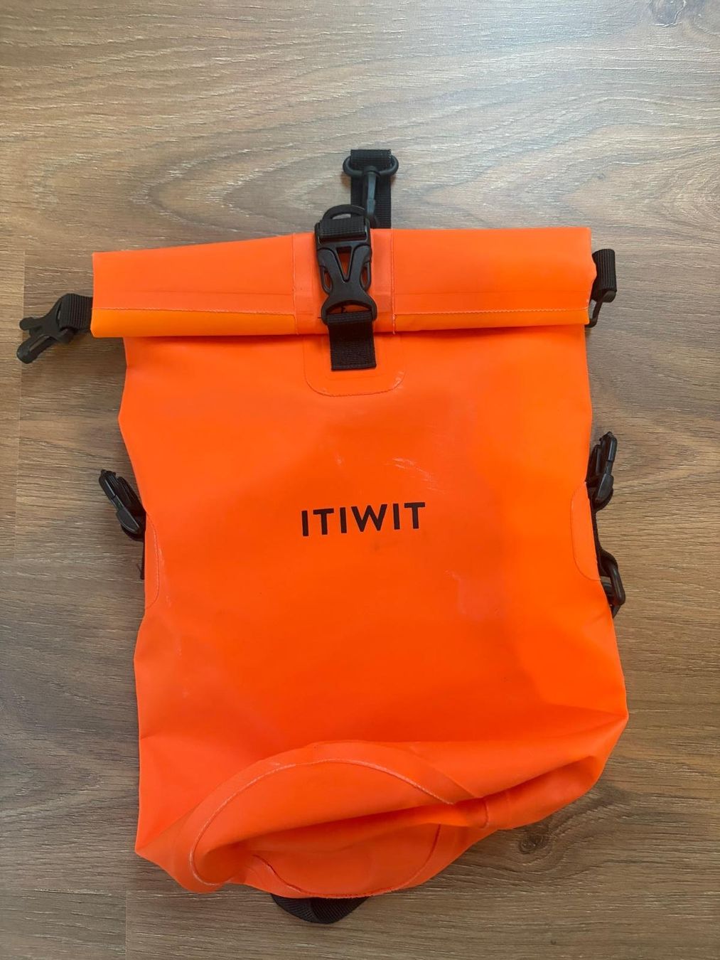 Decathlon Borse: Sac eau étanche Itiwit 10L orange – Usato da Môtiers NE venduto da ElGreco3099 1
