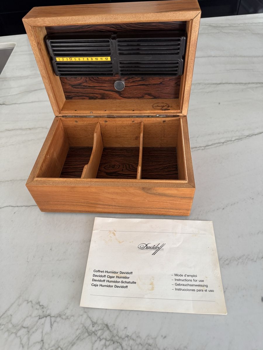 Davidoff Humidore: Humidor original Davidoff – Gebraucht aus Safenwil von Corahund 2
