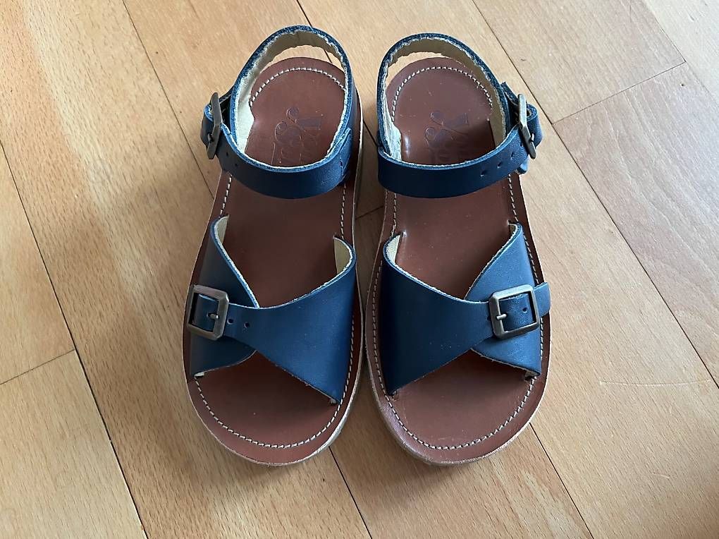 Scarpe per ragazzi: Neue Sandalen Grösse 30 – Usato da Winterthur venduto da Blue028