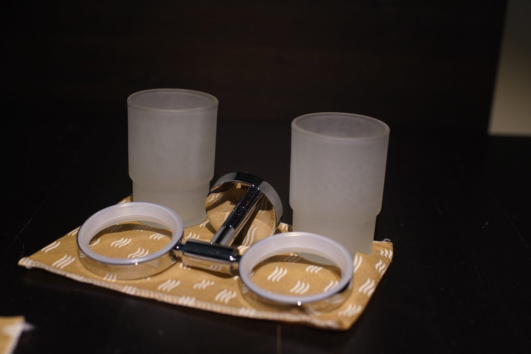 Bicchieri: Badezimmer Glashalter Milchglas – Nuovo (secondo la descrizione) da Richterswil venduto da quentin.t