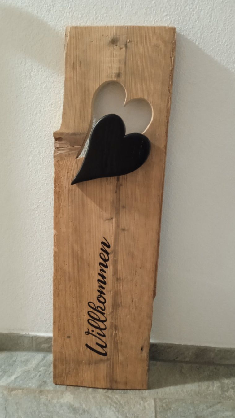 Articoli in legno: Altholzbrett mit Herz 1 – Nuovo e nell'imballaggio originale da Widnau venduto da ForViolin