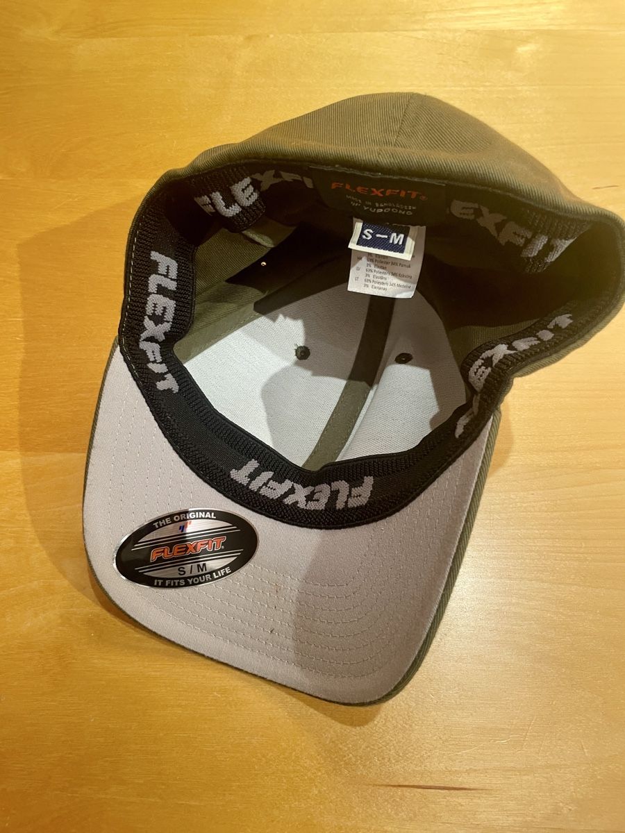 Altro in  Abbigliamento & Accessori: Flexfit Cap Kappe Olivgrün Gr. S/M – Usato da Sursee venduto da Steffi_2020 1