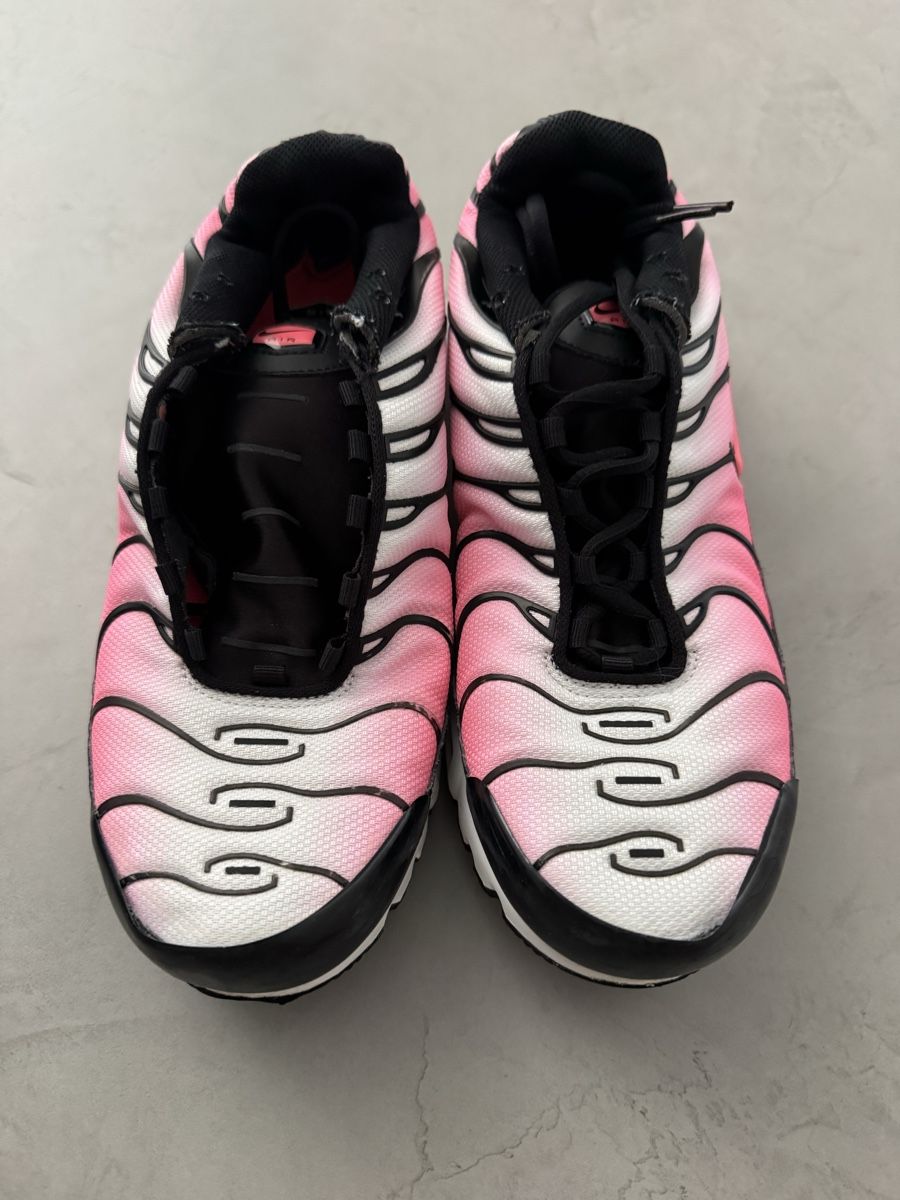 Nike Scarpe da uomo: Nike Air Max Plus TN SE Taille 44 Rose Blanc Noir – Usato da Fribourg venduto da Veronique22 2