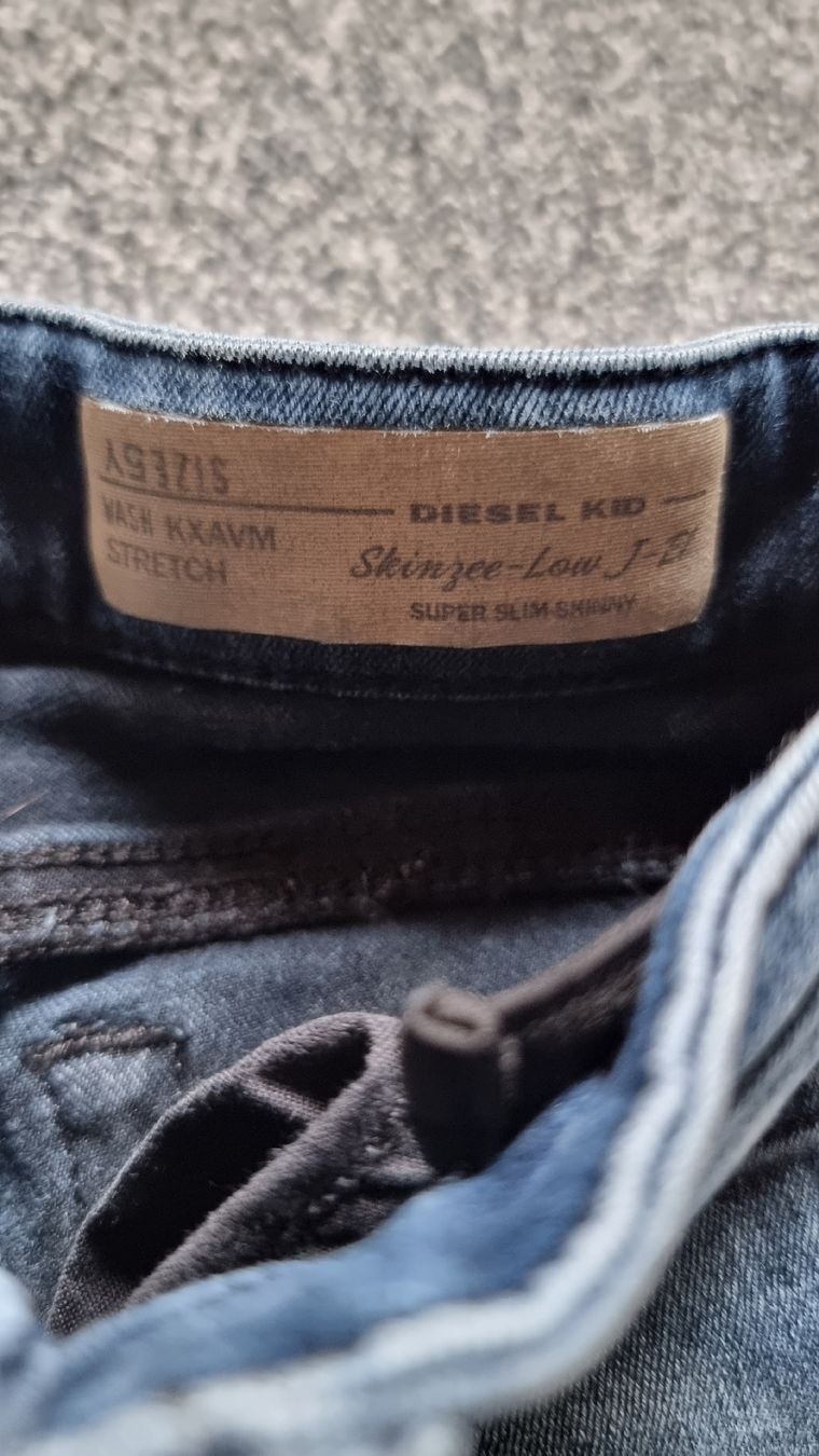 Diesel Hosen: Jeans Diesel taille 5 ans  – Gebraucht aus Les Breuleux von Mily1991 2