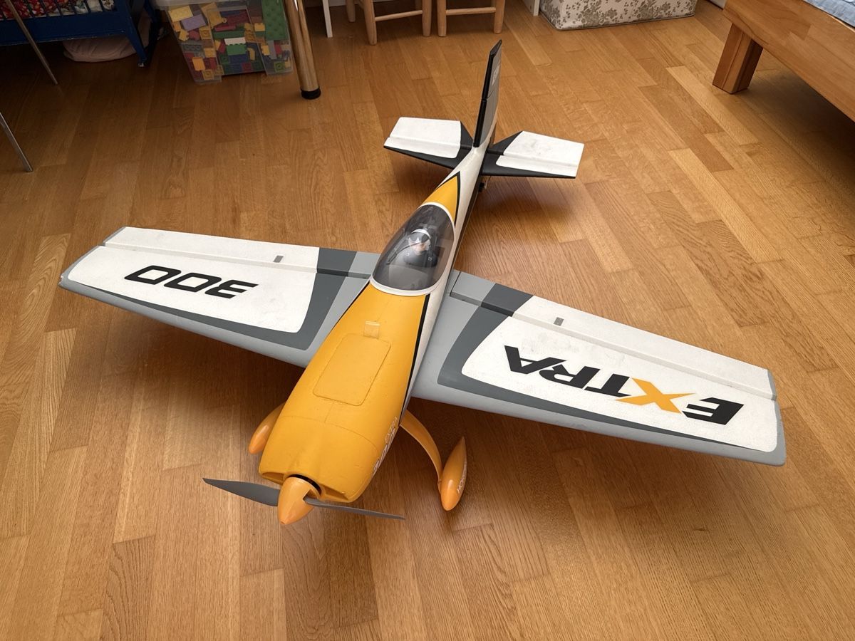 E-Flite RC Modellbau: Eflite Extra 300 – Gebraucht aus Bremgarten b. Bern von tf1_6hl9