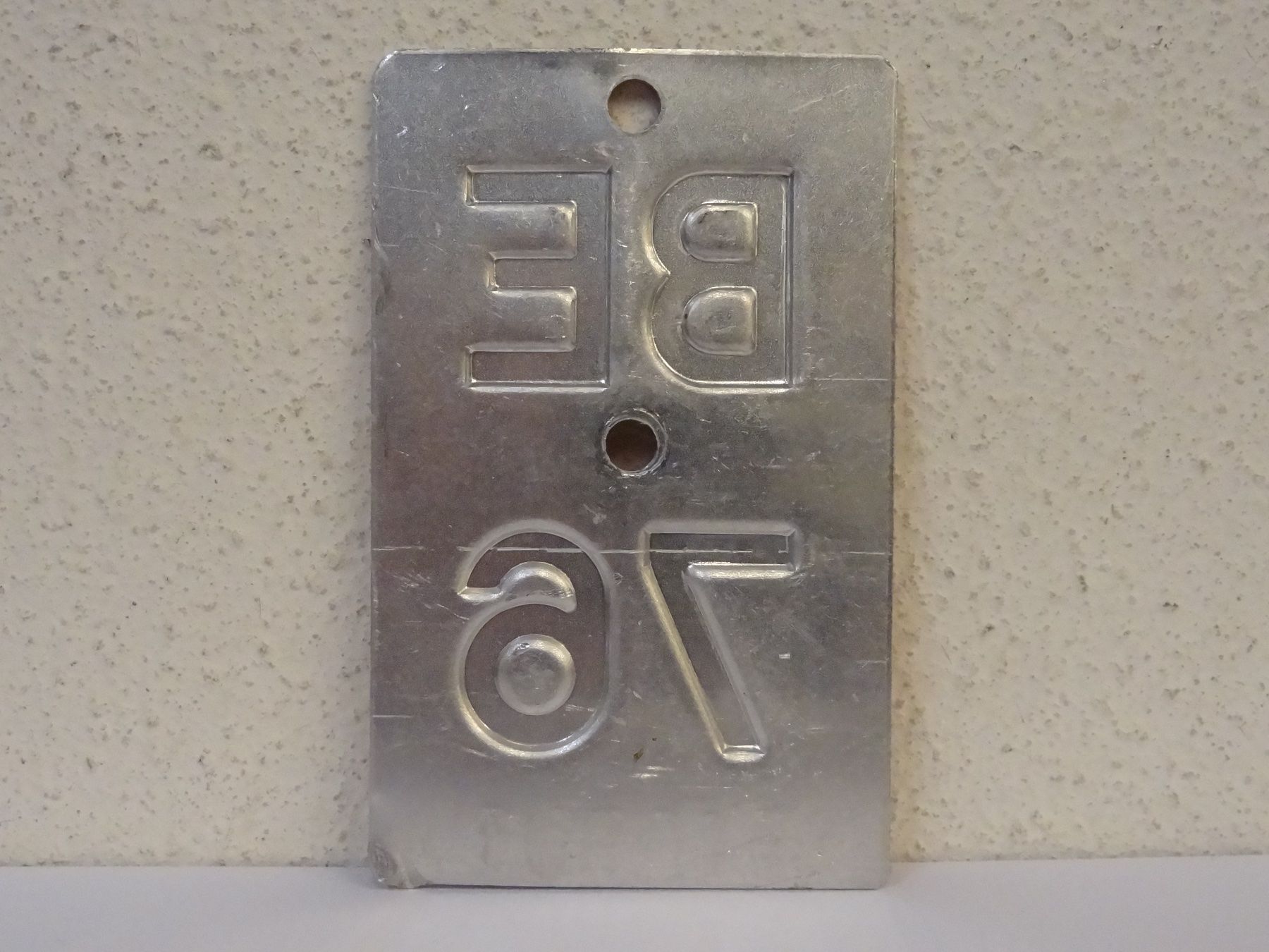 Insegne: BE 76 VELONUMMER - FAHRRADSCHILD – Usato da Kerzers venduto da zimmergruen 1