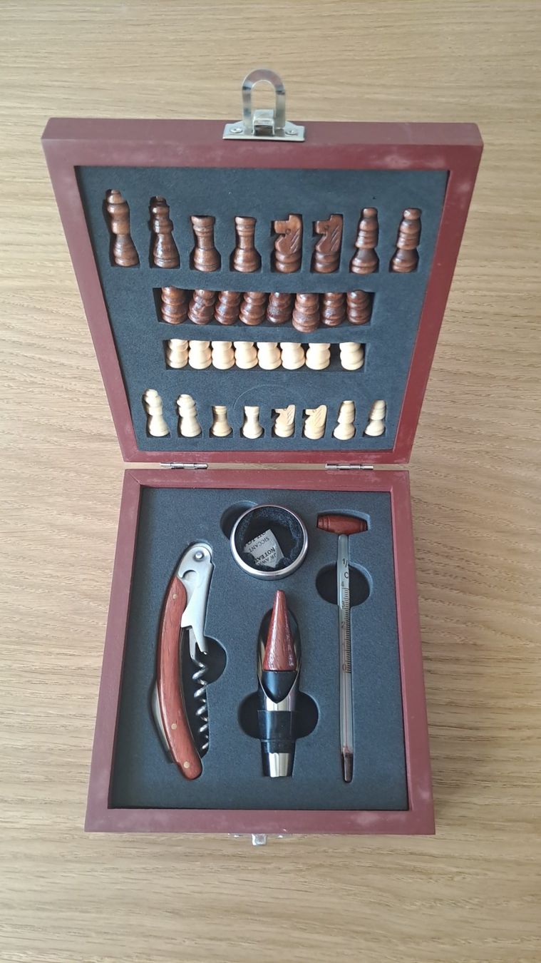 Giochi: Schach Wein Set – Nuovo e nell'imballaggio originale da Lenzburg venduto da RocknRoller85 1