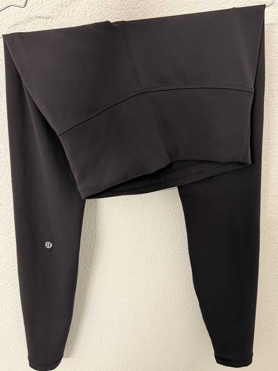 Lululemon Leggings: lululemon Wunder Train 28“ – Nuovo (secondo la descrizione) da Zürich venduto da and_fpn2