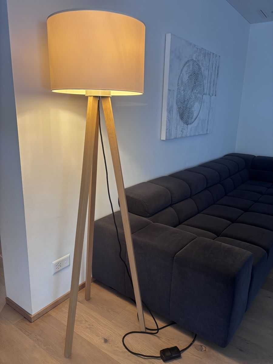 Lampen: Stehleuchte Oak mit Fussdimmer – Gebraucht aus Wilen b. Wil von gioja01