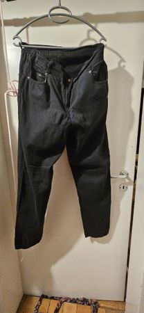 Schicke, neuwertige, schwarze Damen Jeans, Grösse 38