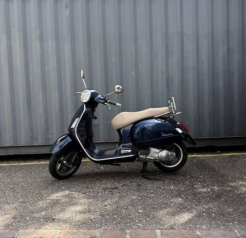 Scooters: Piaggio Vespa GTS 300 Super  – D'occasion à Reinach BL par pan_pjc6 2