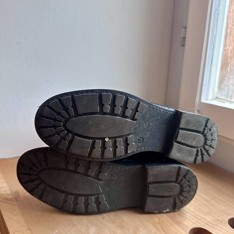 Scarpe per ragazze: Herbststiefel Mädchen 36 – Usato da Malans GR venduto da aicul31 4