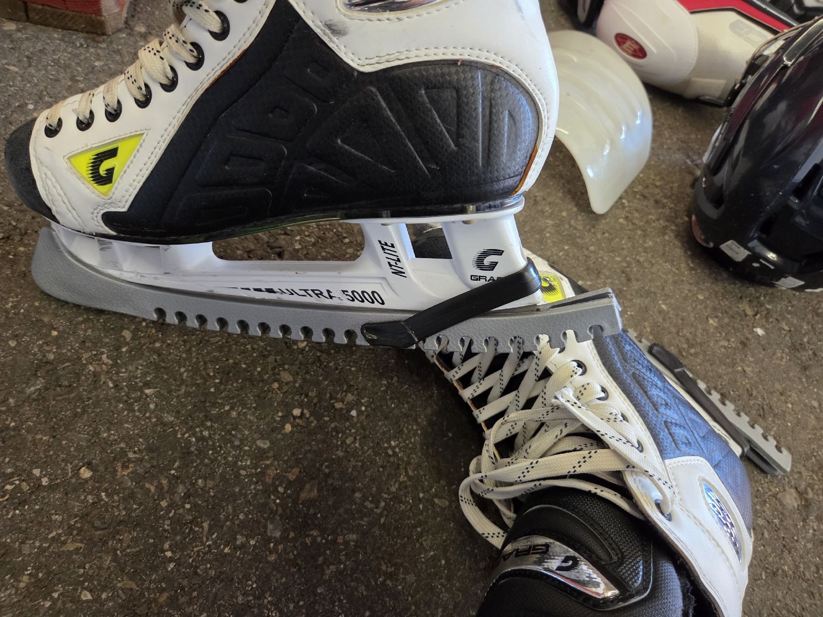 Bauer Schutz & Schoner: Eishockey Ausrüstung  – Gebraucht aus Oberhasli von General-Dealer 6