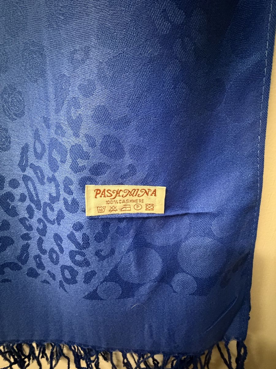 Foulard & Sciarpe: Pashmina Scarf 100% Cashmere Blue Patterned New – Nuovo e nell'imballaggio originale da Buttikon SZ venduto da trz_6ht8 1
