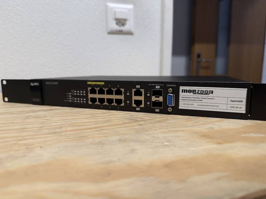 Zyxel Hubs & Switches: Netzwerk Switch - Zyxel Gs2210-8hp – Gebraucht aus Zürich von mehralswohnen