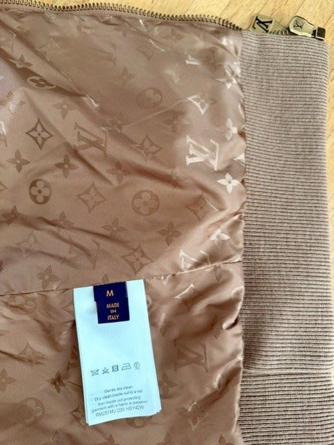 Louis Vuitton Giacche: Louis Vuitton Leather Patch Fleece Blouson - Braun – Nuovo (secondo la descrizione) da Dübendorf venduto da kerstinbrisbane 9